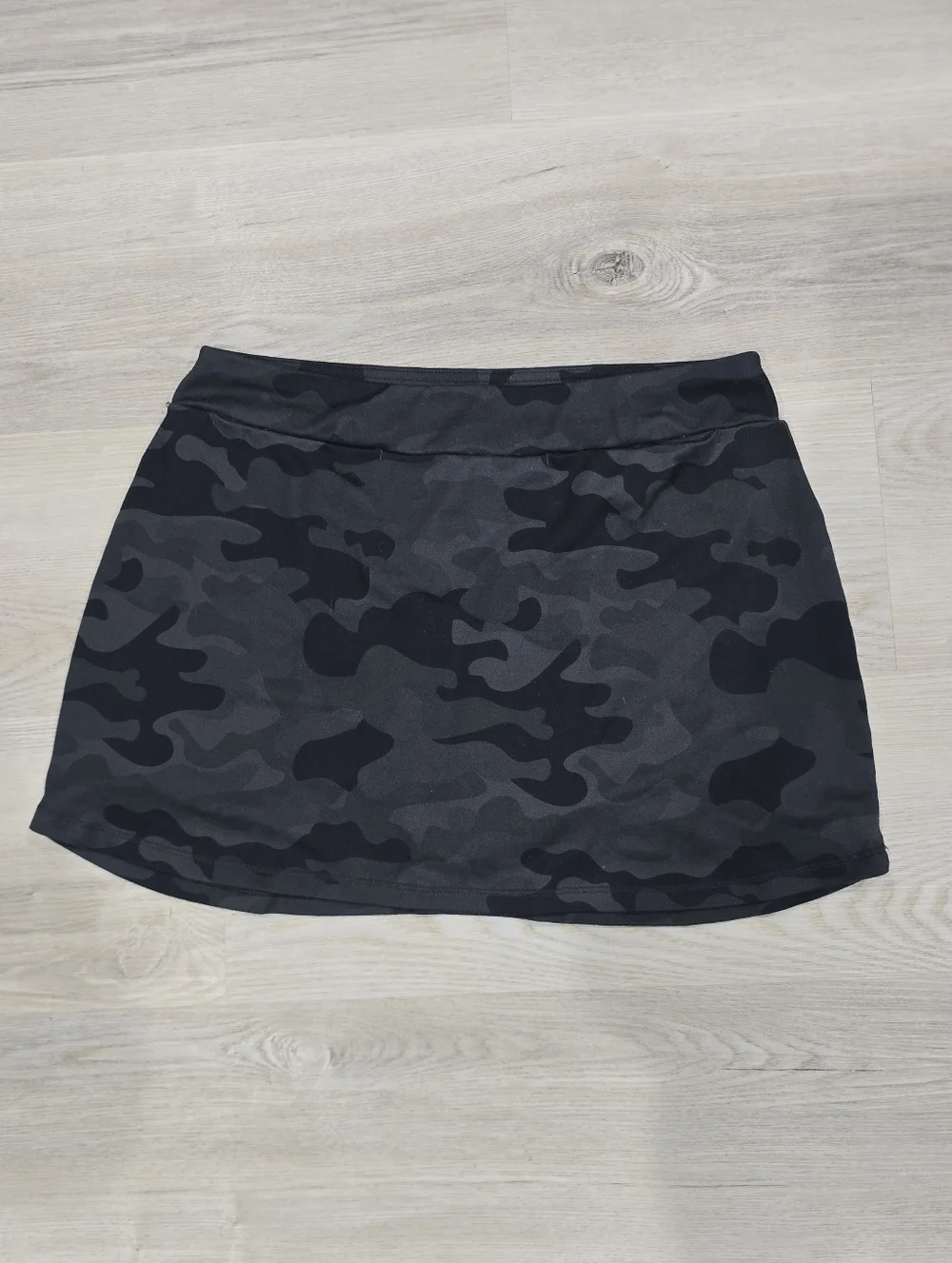 DSG Girls' Performance Mid-Rise Skort Black Camo Size XL
